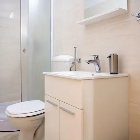 アパート Lovely Flat