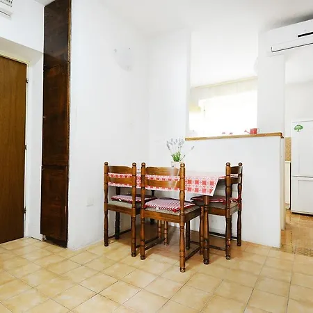 Lovely Flat דירה